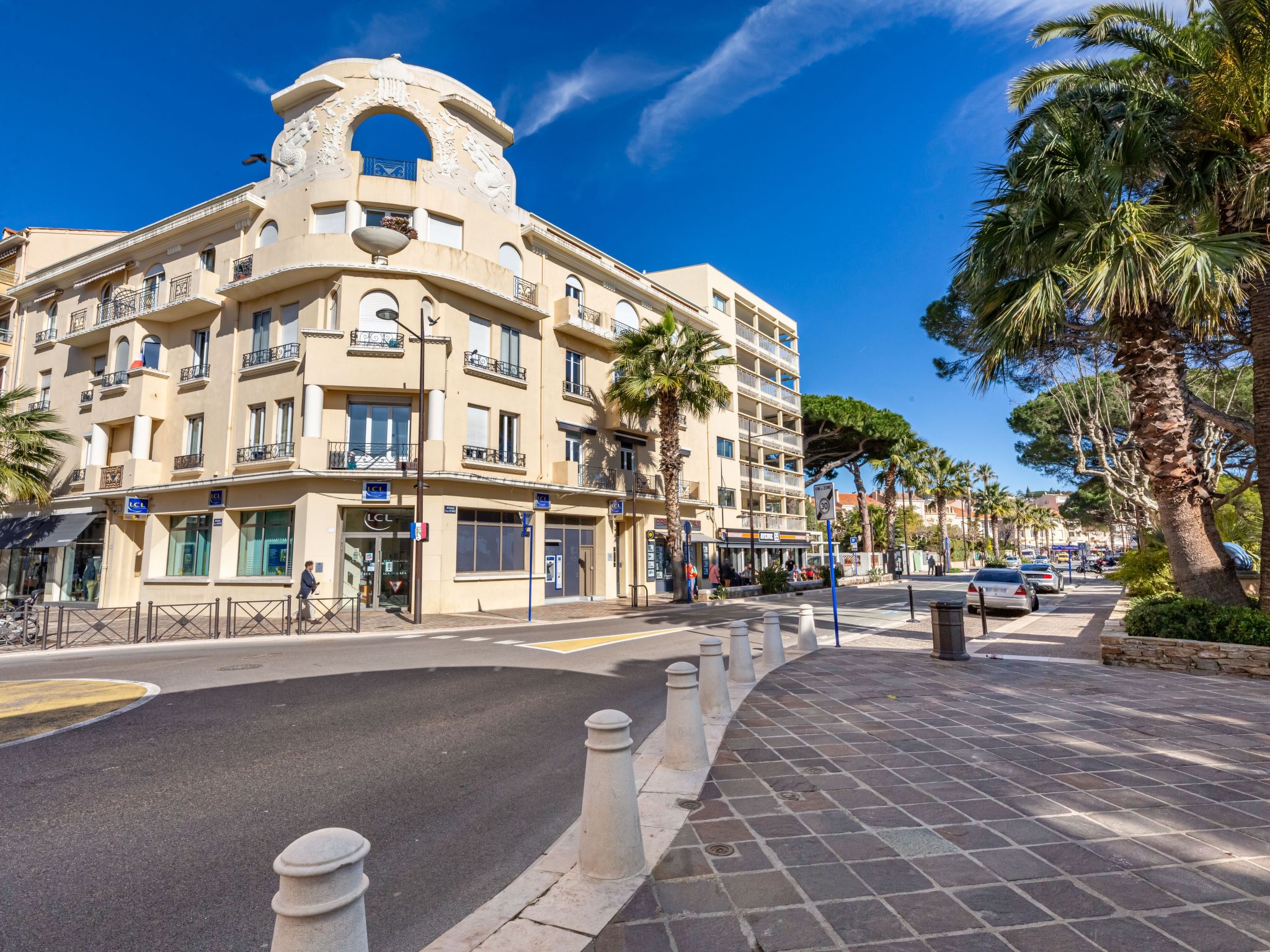 Foto 19 - Appartamento con 2 camere da letto a Sainte-Maxime con vista mare