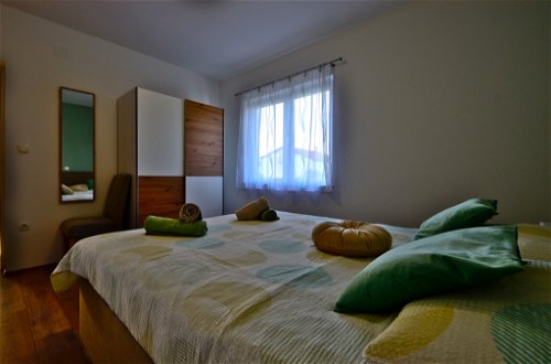 Foto 15 - Appartamento con 2 camere da letto a Rab con terrazza e vista mare