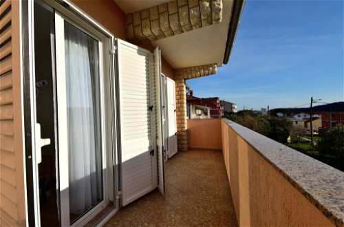 Foto 7 - Apartamento de 2 quartos em Rab com terraço e vistas do mar