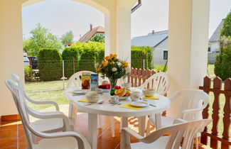 Photo 3 - 4 bedroom Apartment in Balatonmáriafürdő with garden and terrace