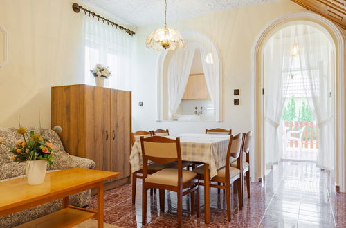 Photo 4 - 4 bedroom Apartment in Balatonmáriafürdő with garden and terrace