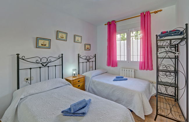 Casa de 4 quartos em Calp com piscina e jardim - Foto 11