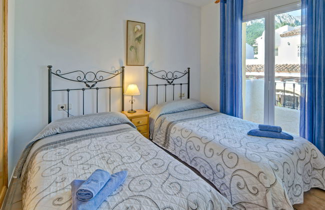Casa de 4 quartos em Calp com piscina e jardim - Foto 15