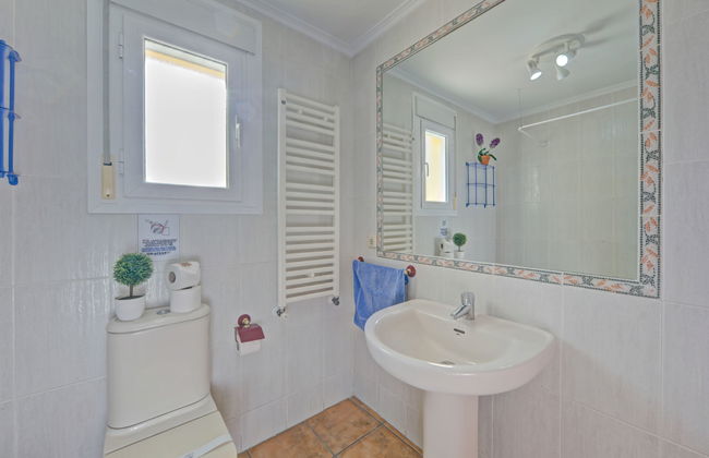 Casa de 4 quartos em Calp com piscina e jardim - Foto 19