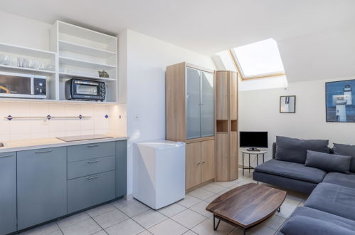 Foto 6 - Appartamento con 2 camere da letto a Dives-sur-Mer con vista mare
