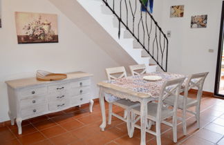 Photo 3 - Maison de 1 chambre à San Teodoro avec jardin et vues à la mer