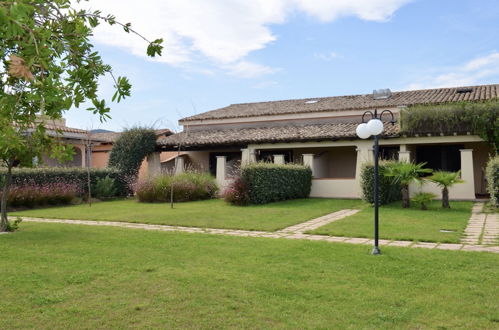 Photo 17 - Maison de 1 chambre à San Teodoro avec jardin et terrasse