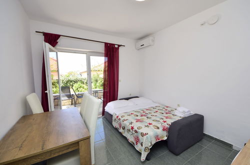 Foto 15 - Apartamento de 1 quarto em Sibenik com piscina e jardim