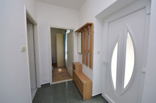 Foto 18 - Apartamento de 1 quarto em Sibenik com piscina e jardim