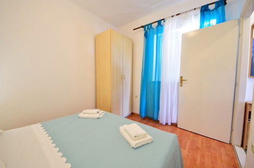 Foto 9 - Apartamento de 1 quarto em Sibenik com piscina e jardim