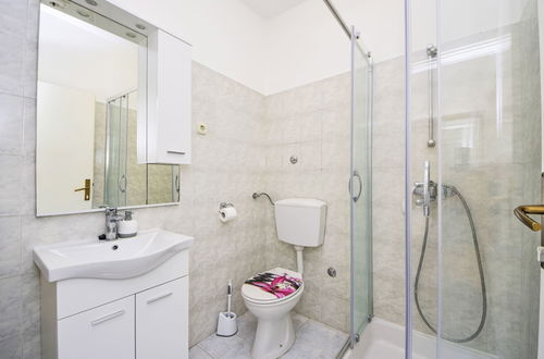 Foto 13 - Apartamento de 1 quarto em Sibenik com piscina e jardim