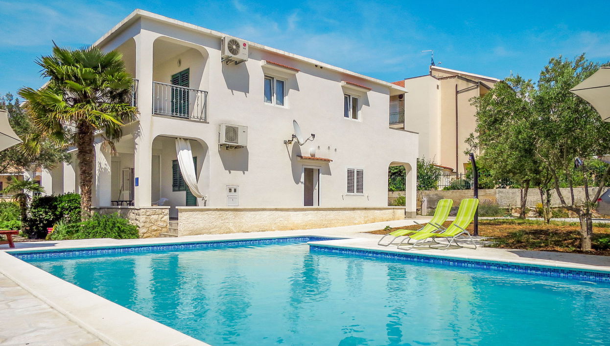 Apartment mit 2 Schlafzimmern in Sibenik mit schwimmbad und garten - Foto 1