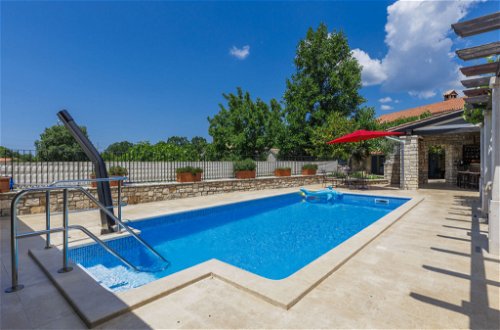 Foto 18 - Casa de 5 habitaciones en Sveti Petar u Šumi con piscina privada y jardín