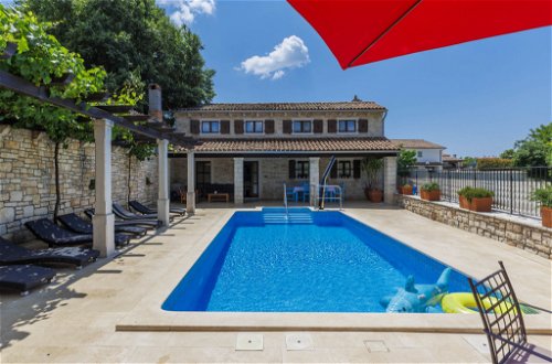 Foto 1 - Casa de 5 quartos em Sveti Petar u Šumi com piscina privada e jardim