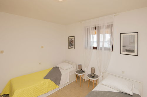 Photo 8 - Appartement de 2 chambres à Zadar avec jardin et terrasse