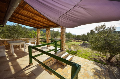 Photo 4 - Maison de 1 chambre à Pašman avec jardin et terrasse