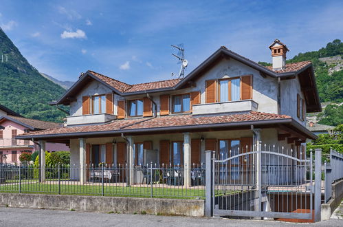 Photo 1 - Maison de 3 chambres à Dongo avec terrasse et vues sur la montagne