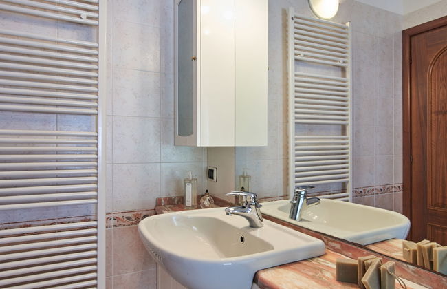 Casa de 4 quartos em Dongo com jardim e terraço - Foto 22