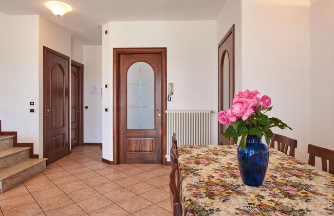 Casa de 4 quartos em Dongo com jardim e terraço - Foto 8
