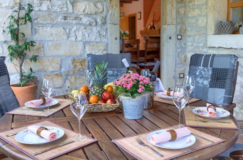 Photo 11 - Maison de 2 chambres à Sveti Lovreč avec piscine privée et jardin