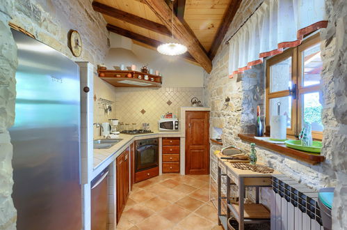 Photo 17 - 2 bedroom House in Sveti Lovreč with private pool and sea view