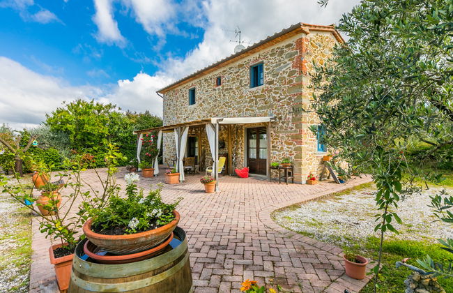 Casa de 2 quartos em Vinci com piscina privada e jardim - Foto 1