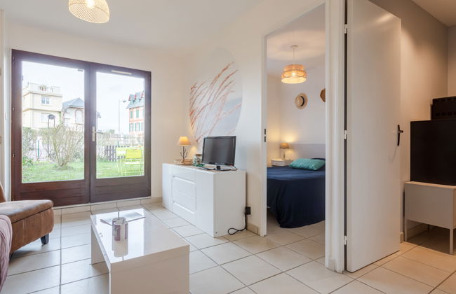 2 bedroom Apartment in Villers-sur-Mer with garden and terrace - Photo 10