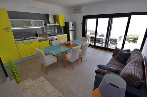 Foto 28 - Apartamento de 2 habitaciones en Okrug con piscina y vistas al mar