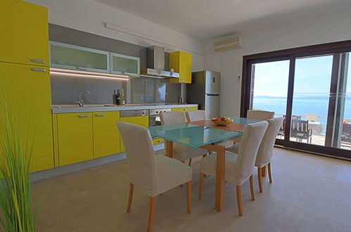 Foto 22 - Apartamento de 2 habitaciones en Okrug con piscina y vistas al mar
