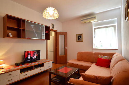 Foto 7 - Apartamento de 1 quarto em Opatija com piscina e jardim