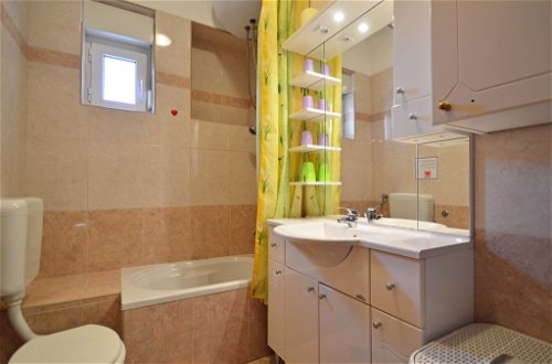 Foto 11 - Apartamento de 1 habitación en Opatija con piscina y vistas al mar