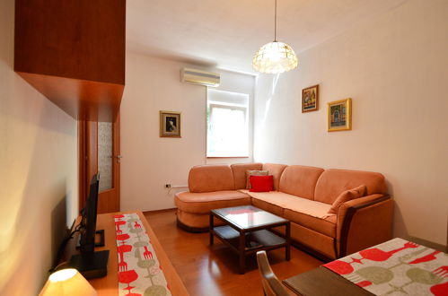 Foto 6 - Apartamento de 1 habitación en Opatija con piscina y vistas al mar