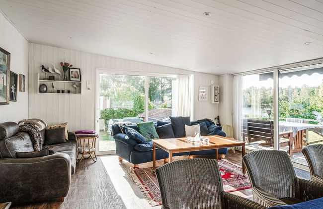 4 bedroom House in Finspång with garden and terrace - Photo 13