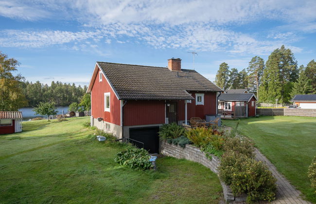 4 bedroom House in Finspång with garden and terrace - Photo 21