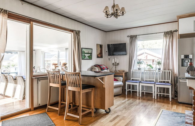 4 bedroom House in Finspång with garden and terrace - Photo 10