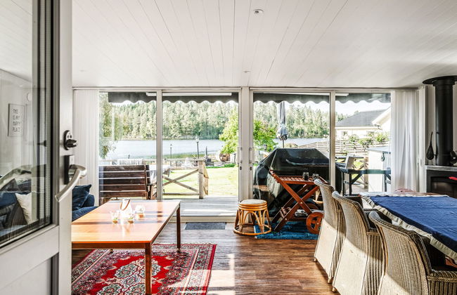 4 bedroom House in Finspång with garden and terrace - Photo 3