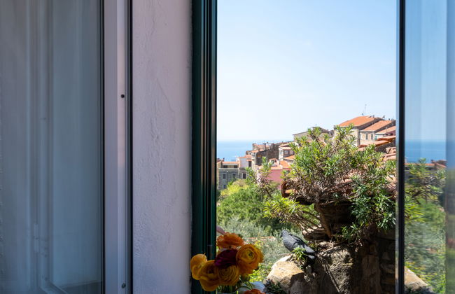Casa de 4 quartos em Cipressa com jardim e terraço - Foto 2