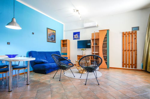 Foto 4 - Apartment mit 1 Schlafzimmer in Rab mit garten