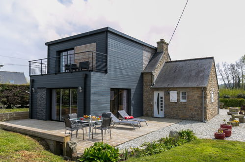 Photo 1 - Maison de 3 chambres à Plounévez-Lochrist avec jardin et terrasse