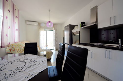 Foto 7 - Apartamento de 3 quartos em Sibenik com piscina e jardim