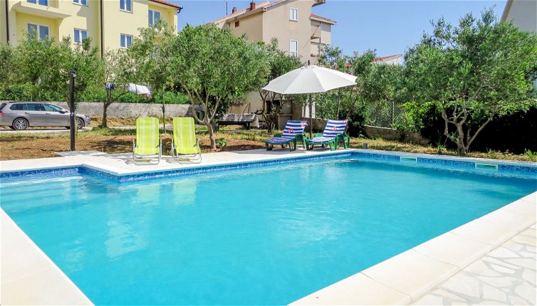 Foto 1 - Apartamento de 3 habitaciones en Sibenik con piscina y vistas al mar