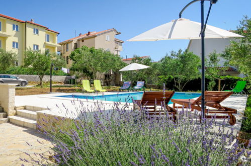 Foto 2 - Appartamento con 3 camere da letto a Sebenico con piscina e vista mare