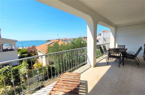 Foto 3 - Apartamento de 3 habitaciones en Sibenik con piscina y vistas al mar