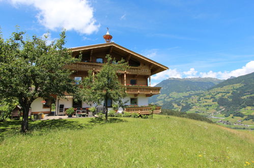 Foto 1 - Appartamento con 2 camere da letto a Aschau im Zillertal con giardino e vista sulle montagne