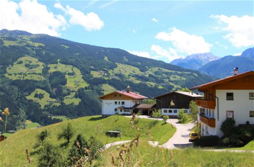 Foto 14 - Apartamento de 2 quartos em Aschau im Zillertal com jardim e vista para a montanha