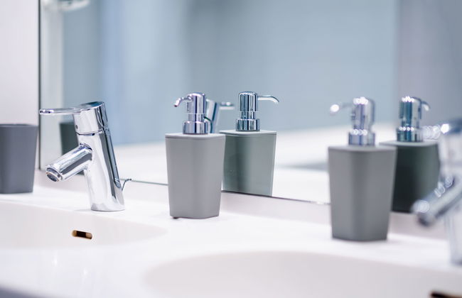 Apartamento de 2 quartos em Bissone com piscina e jardim - Foto 13