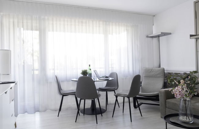 Apartamento de 2 quartos em Bissone com piscina e jardim - Foto 9