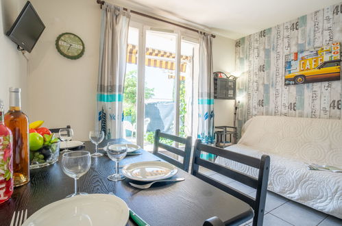 Photo 3 - Apartment in Saint-Cyr-sur-Mer with garden and terrace