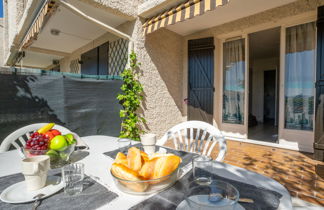 Photo 1 - Apartment in Saint-Cyr-sur-Mer with garden and terrace