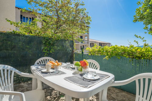 Photo 14 - Appartement en Saint-Cyr-sur-Mer avec jardin et terrasse